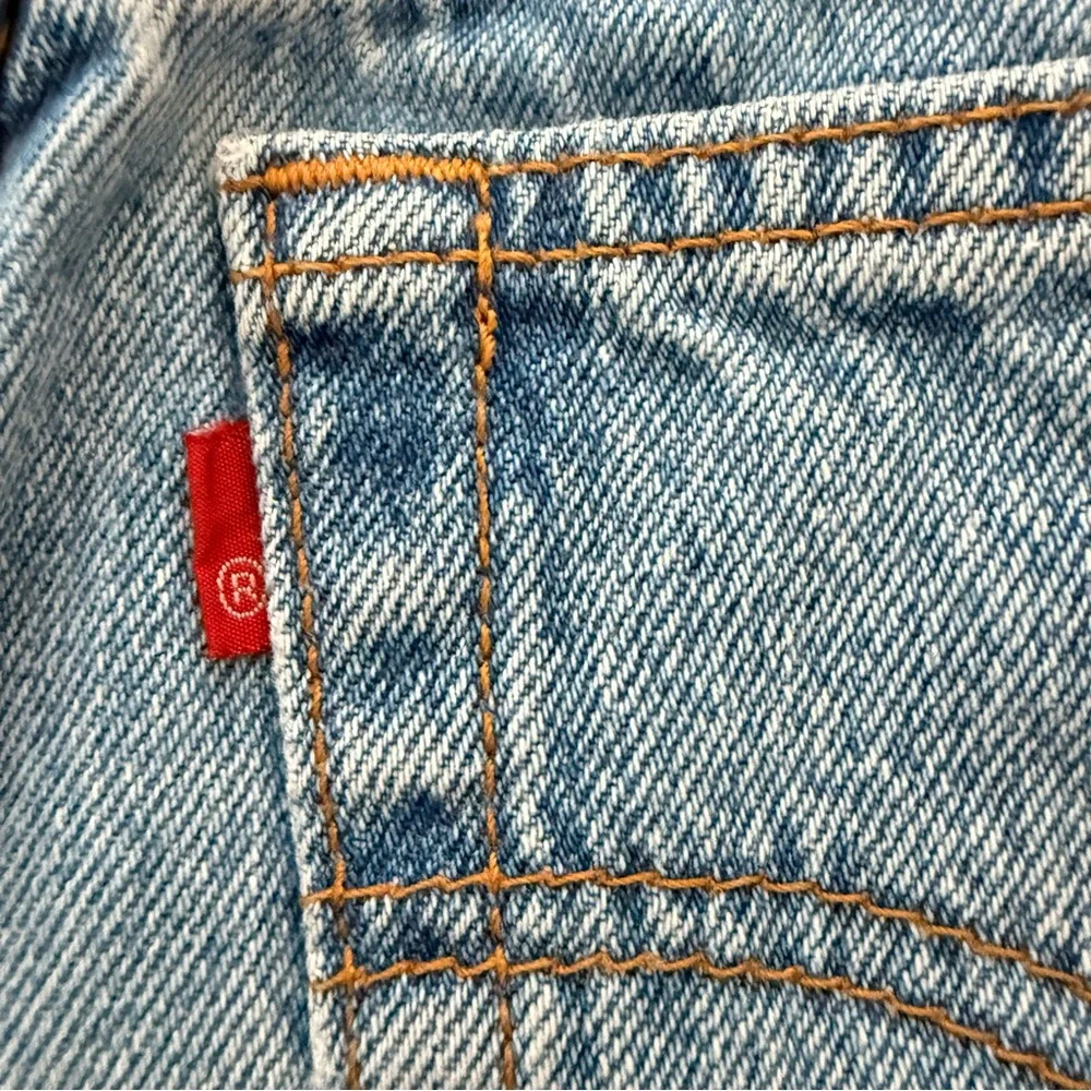 vintage Levi's high-waisted denim cut-off shorts size 3 - Picture 5 of 10